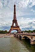 Parigi, la Torre Eiffel dal Pont d'Ina.