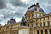 Parigi, Museo del Louvre la statua di Luigi xiv nelle vesti di Marcus Curtius nella cour Napoleon. 