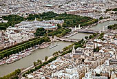 Parigi, dalla Torre Eiffel seconda terrazza il ponte di Alessandro II e il Grand Palais