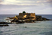 Saint-Malo, Bretagna. L'isolotto col Fort National. 