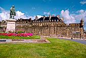 Saint-Malo, Bretagna. Statua dell'ammiraglio La Bourdonnais, davanti ai bastioni Saint-Louis. 