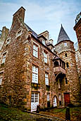 Saint-Malo, Bretagna. Casa della Duchessa Anna, residenza del XV secolo con la tipica architettura delle dimore bretoni  