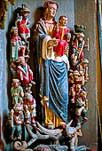 Il complesso parrocchiale, enclos, di Saint Thgonnec. Nicchia con persiane in legno policromo nella chiesa di Notre-Dame (XVII sec) rappresentante la Madonna con ai lati l'albero di Jesse. 