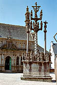 Il complesso parrocchiale, enclos, di Saint Thgonnec. Il calvario. 