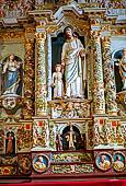 Il complesso parrocchiale, enclos, di Guimiliau. Pala d'altare di San Giuseppe nella chiesa.