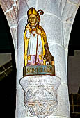 Il complesso parrocchiale, enclos, di Guimiliau. chiesa di San Miliau Statua di Saint Eloi, santo patrono dei cavalli..