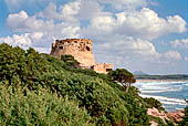 Baia di Porto Ferro: la torre di Airadu, Torre Bianca. 