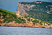 La costa verso Capocaccia dal battello per la grotta di Nettuno, Torre del Bolo. 