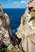 Penisola di Capocaccia: l'escala del Cabirol (Scala del Capriolo) che scende alle grotte di Nettuno. 