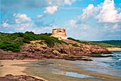 Baia di Porto Ferro: la torre di Airadu, Torre Bianca. 