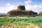 Torralba. Nuraghe di Santu Antine: lato meridionale del bastione particolare del mastio col finestrone.