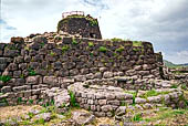Torralba. Nuraghe di Santu Antine: resti del villaggio nuragico davanti il lato meridionale del bastione (capanne 3 e 2).