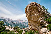 Monte Tiscali, lungo la cresta. 