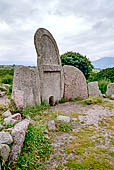 Dorgali. Tomba di giganti di Thomes: esedra con stele centinata. 