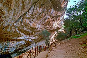 La dolina di Tiscali col villaggio nuragico.