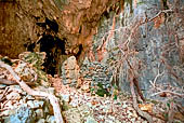La dolina di Tiscali col villaggio nuragico.