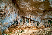La dolina di Tiscali col villaggio nuragico.