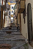 Cefal - a narrow lane. 