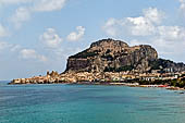Cefal - The wonderful view of the bay from Torre Santa Lucia with the city dominated by the Rocca.