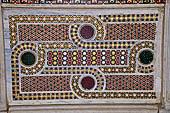 Palermo - Palazzo dei Normanni, Cappella Palatina: dettaglio delle decorazione della scalinata che porta alla cripta. 