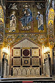 Palermo - Palazzo dei Normanni, Cappella Palatina: soglio reale sulla parete Ovest rialzato con 5 gradini, ospitava i sovrani durante le funzioni. 