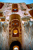 El Jem, l'anfiteatro romano. Dettaglio  di un ingresso della facciata.