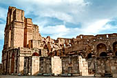 L'anfiteatro romano di El Jem. Dettaglio dei resti di un tratto della facciata esterna.