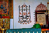 Konya, Mevl�n�  Museum. Sala del mausoleo, tombe derviscie.