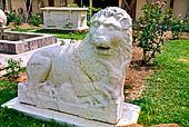 Konya Archeology Museum, reperti del giardino antistante il museo.