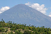 The Gunung Agung seen from Amed.