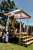 Cremation ceremony - animal-shaped sarcophagus, the appropriate figure is determined by the caste of the deceased.