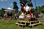 Cremation ceremony - animal-shaped sarcophagus, the appropriate figure is determined by the caste of the deceased.