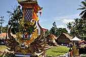 Cremation ceremony - animal-shaped sarcophagus, the appropriate figure is determined by the caste of the deceased.