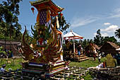 Cremation ceremony - animal-shaped sarcophagus, the appropriate figure is determined by the caste of the deceased. 