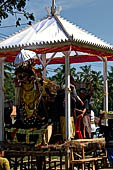 Cremation ceremony - animal-shaped sarcophagus, the appropriate figure is determined by the caste of the deceased.