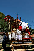 Cremation ceremony - animal-shaped sarcophagus, the appropriate figure is determined by the caste of the deceased. 