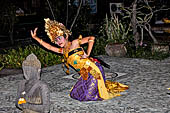 Balinese dance performance at Pondok Sari.