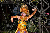 Balinese dance performance at Pondok Sari.