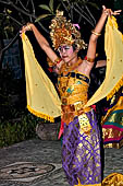 Balinese dance performance at Pondok Sari.