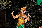 Balinese dance performance at Pondok Sari.