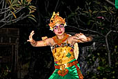 Balinese dance performance at Pondok Sari.