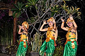 Balinese dance performance at Pondok Sari.