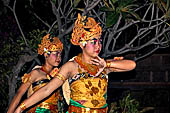 Balinese dance performance at Pondok Sari.