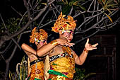 Balinese dance performance at Pondok Sari.