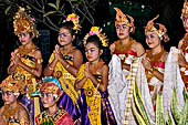 Balinese dance performance at Pondok Sari.