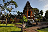 Kerta Gosa complex, Semarapura, Klungkung, Bali. Temple with a covered gateway. 