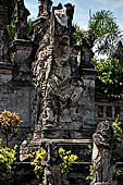 Pura Meduwe Karang - Bali - Ramayana Sculptures on the entrance terrace, the giant Kumbakarna.