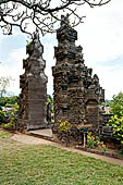 Pura Meduwe Karang - Bali - Split gate of the second courtyard.