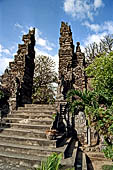 Pura Meduwe Karang - Bali - Split gate of the second courtyard.