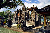 Pura Meduwe Karang - Bali - The impressive central shrine honours the Lord possessing the ground